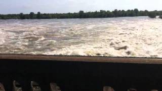preview picture of video 'Crossing the Morganza Spillway lock'