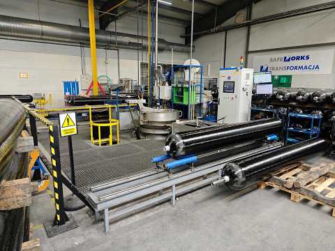Pressure testing system for pipes  