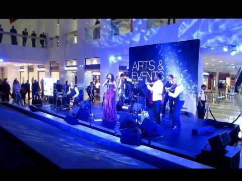 Amanda Martinez - Va y viene -  First Canadian Place, Toronto - October 1, 2013 (2/6)