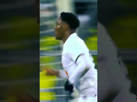 But et Célébration de Jonathan David.