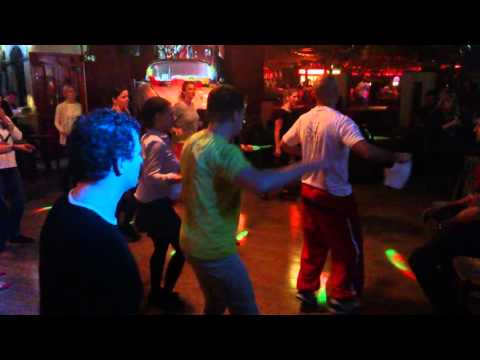 Timba cubana con Leon