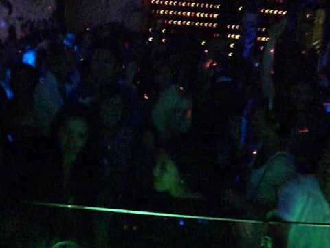 Shake it - Thomas Gold & Lee Cabrera played by Tune Brothers