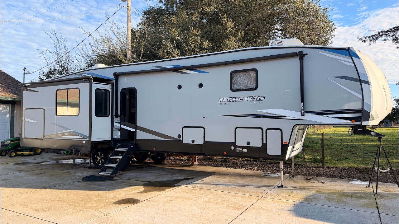 Used 2021 Forest River Cherokee Arctic Wolf 3660 Suite in Oakdale