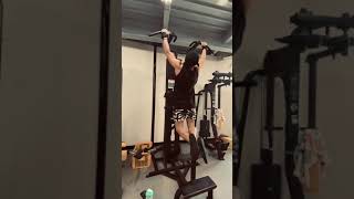 懸垂してる動画