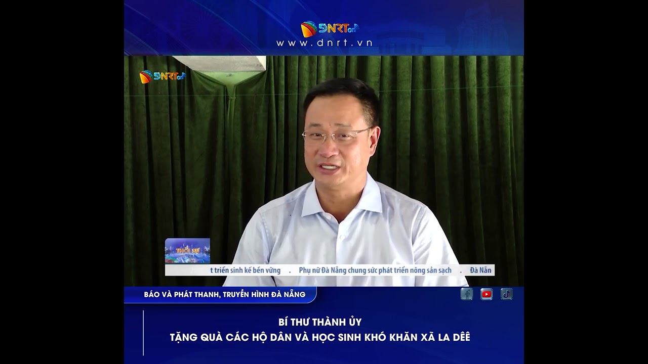 BÍ THƯ THÀNH ỦY TẶNG QUÀ CÁC HỘ DÂN VÀ HỌC SINH KHÓ KHĂN XÃ LA DÊÊ