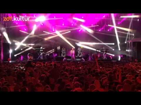 Robyn - 04 - With Every Heartbeat (MELT! 2011)