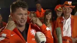 Leden OnsOranje in clip WK-hit Wolter Kroes
