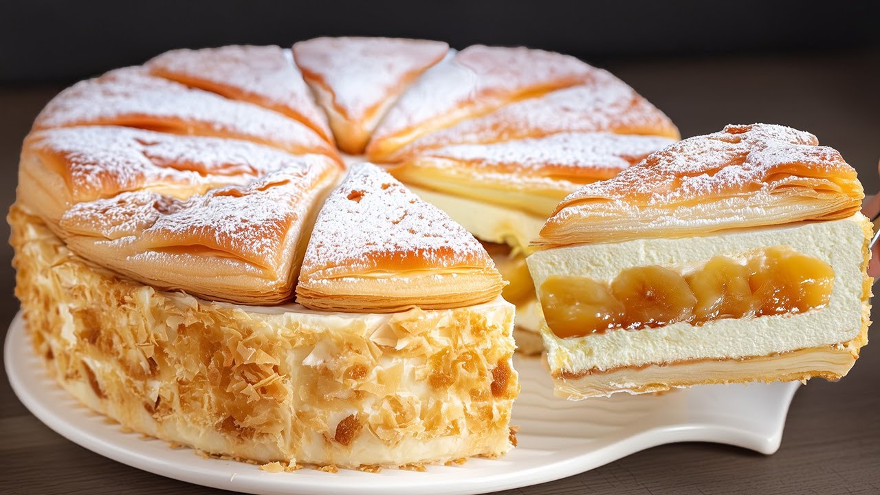 Knusprige Torte mit zarter Buttercreme und karamellisierten Bananen by Süße Blog — recipe photo
