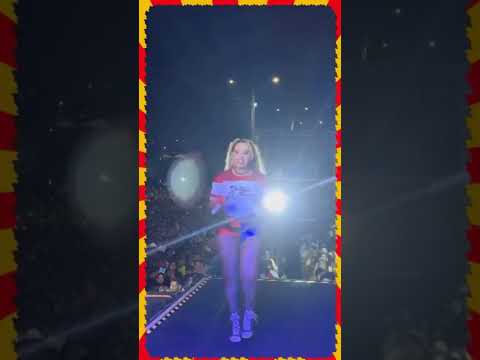 Yara Tchê cantando Vampirinha em Água Branca-PI | Central dos Desejeiros