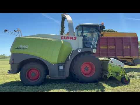 Video: Claas Jaguar 940 forage harvester with pickup 1