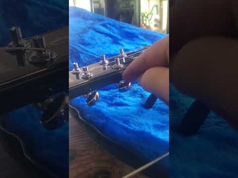 How Grover Locking Tuners work!