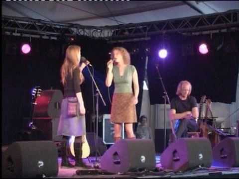 Ygdrassil (Linde Nijland & Annemarieke Coenders) sings the traditional song "Cruel Sister" (live)