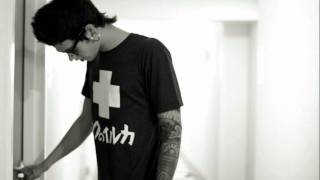 T.Mills - Can't take ur eyes off me