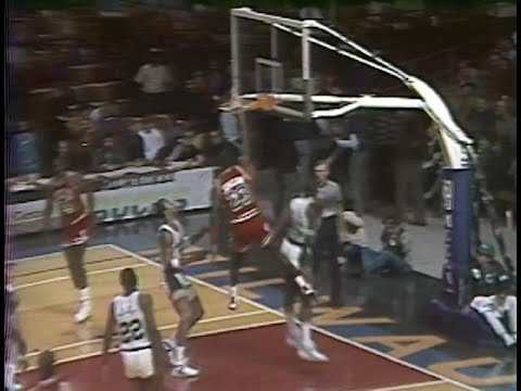 Michael Jordan’s ninth straight 40-point game - dominates Bucks (1987 season)