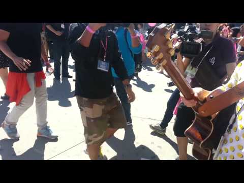 130824 [Fancam] Yoo Seungwoo waving @ KCON 2013