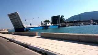 preview picture of video 'lefkada Floating bridge'