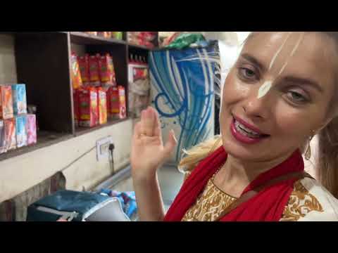 Ice cream for Vrindavan children!