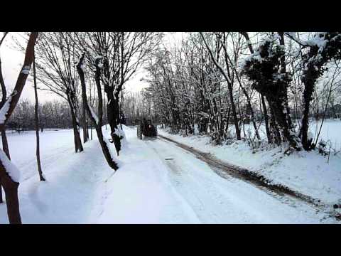 massey ferguson che sgomma sulla neve