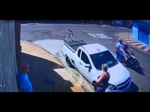 Dupla de moto assalta moradores no jardim Bela Vista