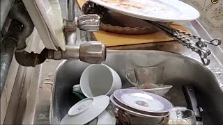 Dishwashing _turning suds and splashes into moments of quiet shine