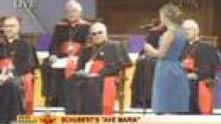 Kelly Clarkson singing &quot;Ave Maria&quot; to the Pope