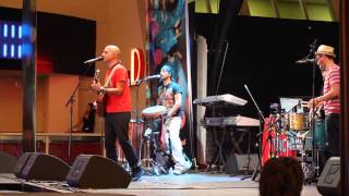 Sie7e cantando "So What" en vivo desde Descarga 2013 en Las Vegas