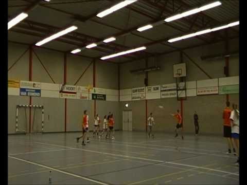 Roelof scoort vanaf de middellijn