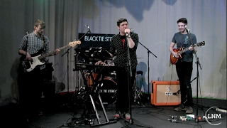 LNM EXCLUSIVE: Black Tie Stereo performs "The Artist"
