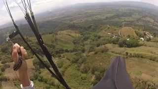 preview picture of video 'Volando parapente en Torococo'