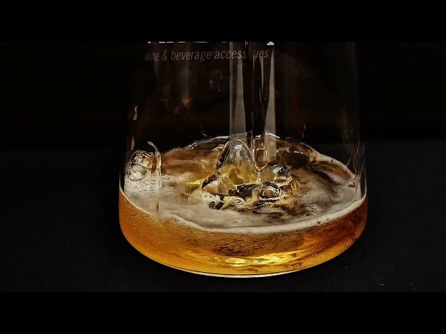 Vídeo relacionado con CYPBRANDS Sevilla FC, Jarra de Cerveza, Vidrio, Capacidad 500 ml, Transparente, Producto Oficial