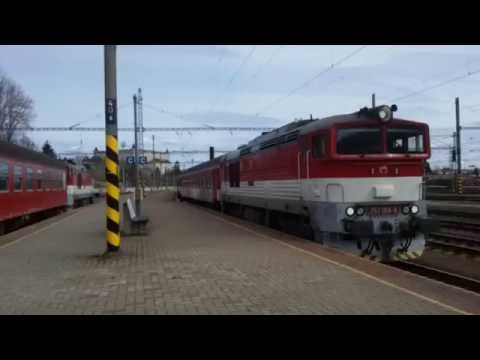 Osobný vlak z Banskej Bystrice prichádza do stanice Zvolen os. st.