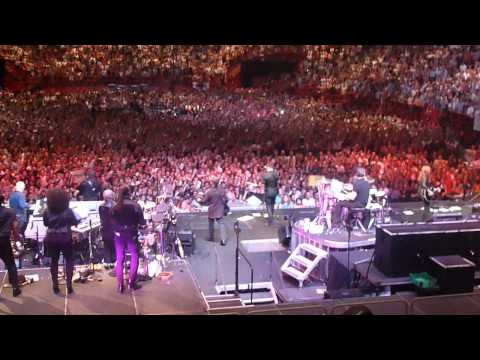 Bruce Springsteen, "Dancing in the Dark" @ Paris-Bercy 2012.