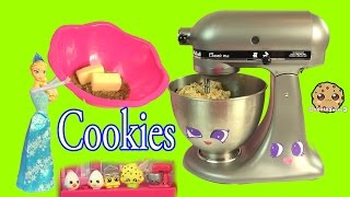 Queen Elsa from Disney Frozen Makes Homemade Chocolate Chip Cookies - Cookieswirlc Video