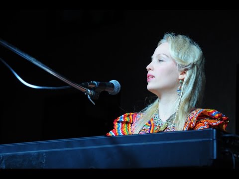 Stina chante Telt yyam de - L. Aït Menguellet (a TIGZIRT )