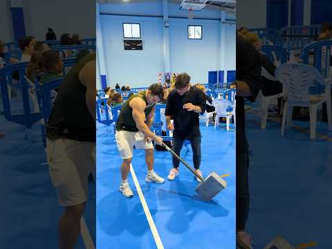 16 años y 220 kg en banca levanta el MARTILLO DE THOR 🤯