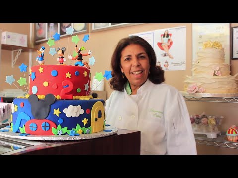 Dominican Cakes by Danelia    } 305-262-2241