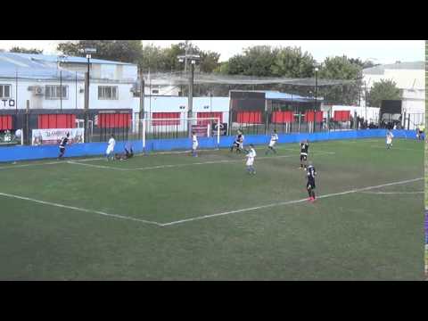 Atajada de Lucas Rodríguez sobre el final