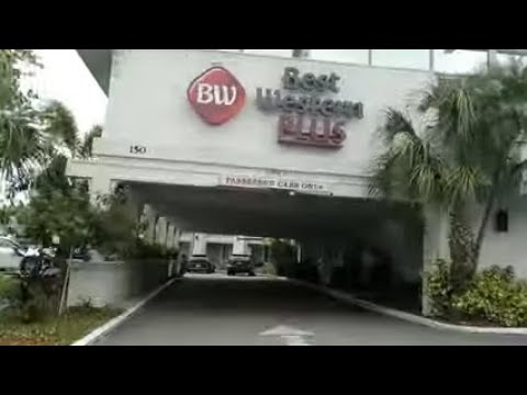 Best western plus yacht harbor inn/Bon appetit restaurant/Edgewater dr