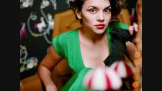 Norah Jones- Chasing Pirates