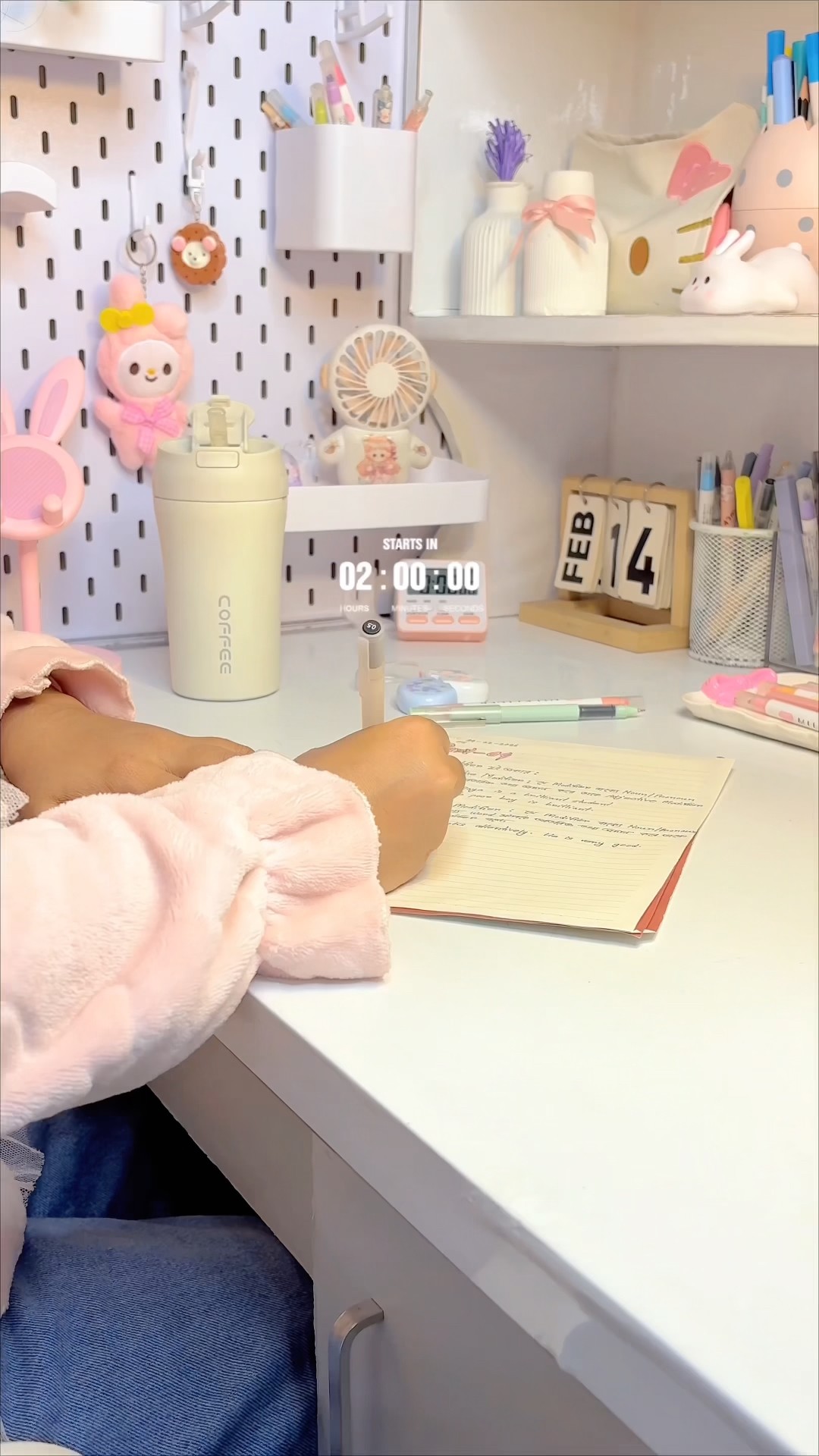 Kelilingi harimu dengan vibes positif! ✨ Yuk, nonton study vlog aesthetic yang bikin semangat belajar makin menggebu!...