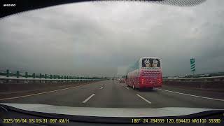 [閒聊] 國道上遇到這種開ACC閃的掉嗎