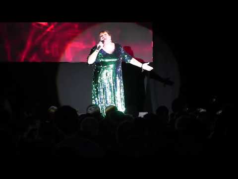 ESCKAZ in Madrid: Vânia Fernandes singing with audience (at PrePartyES 2019)
