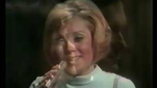 Lesley Gore sings "Hello Young Lovers" & "Didn't We"