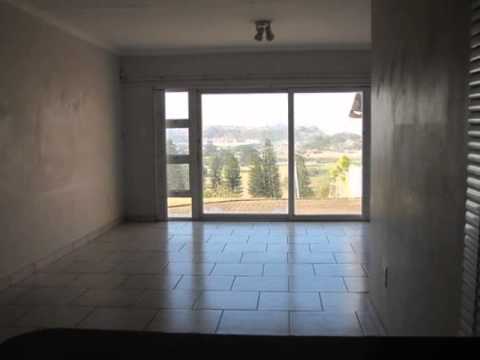 3.0 Bedroom Townhouse For Sale in Athlone Park, Amanzimtoti, South Africa for ZAR R 1 600 000