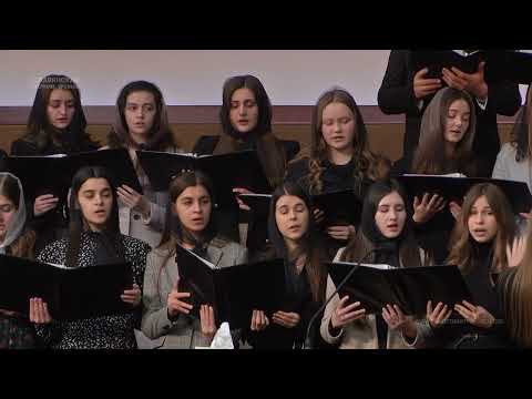 "Є безліч доріг в цьому світі" - Хор