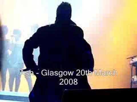 Westlife Glagow 2008 - Mark taking off boiler suit 20.3.08