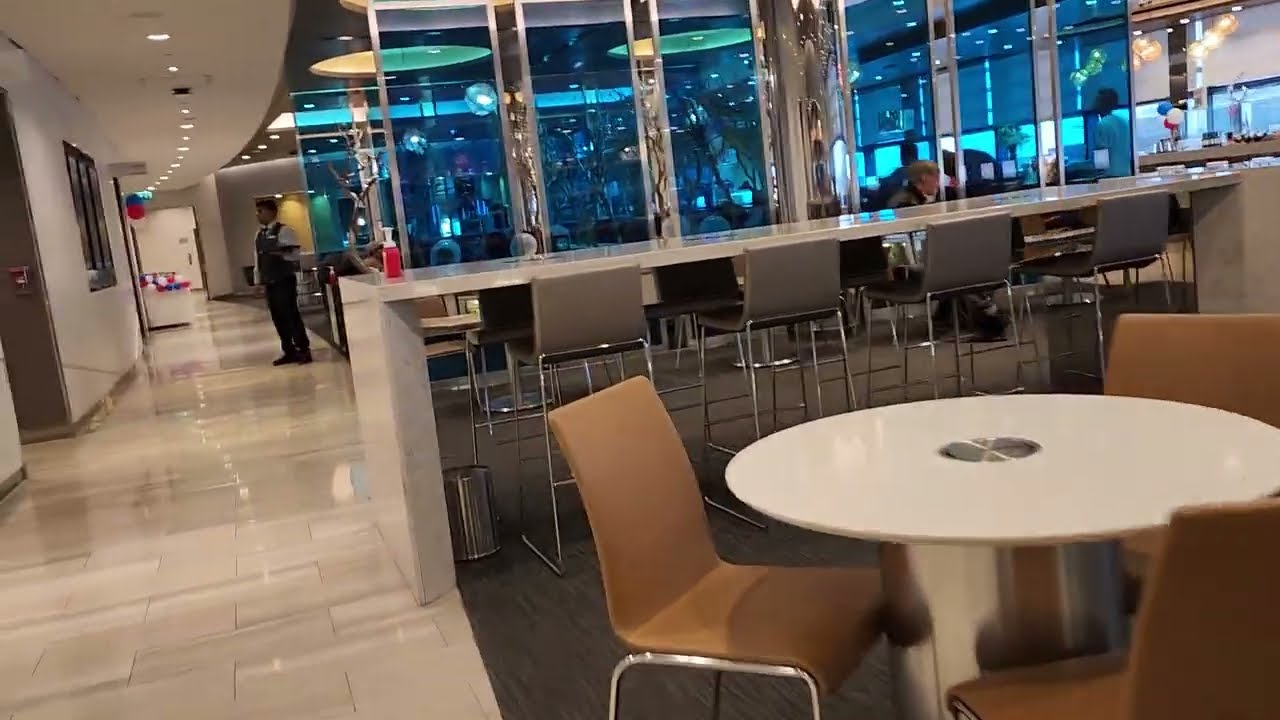United Airlines Arrivals Lounge