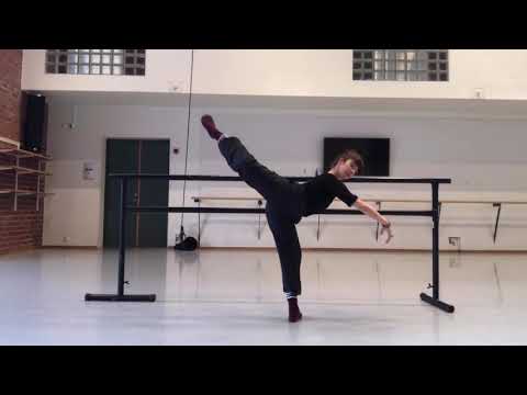 Quarantine Ballet. Rond par terre