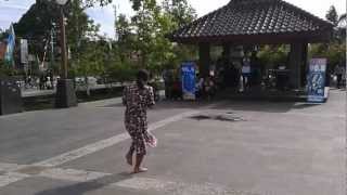 preview picture of video 'Car Free Day, Alun-alun Kebumen 20012013'