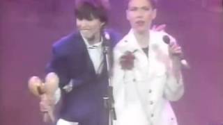 Annie Lennox & Chrissie Hynde - Give It Up (Live)